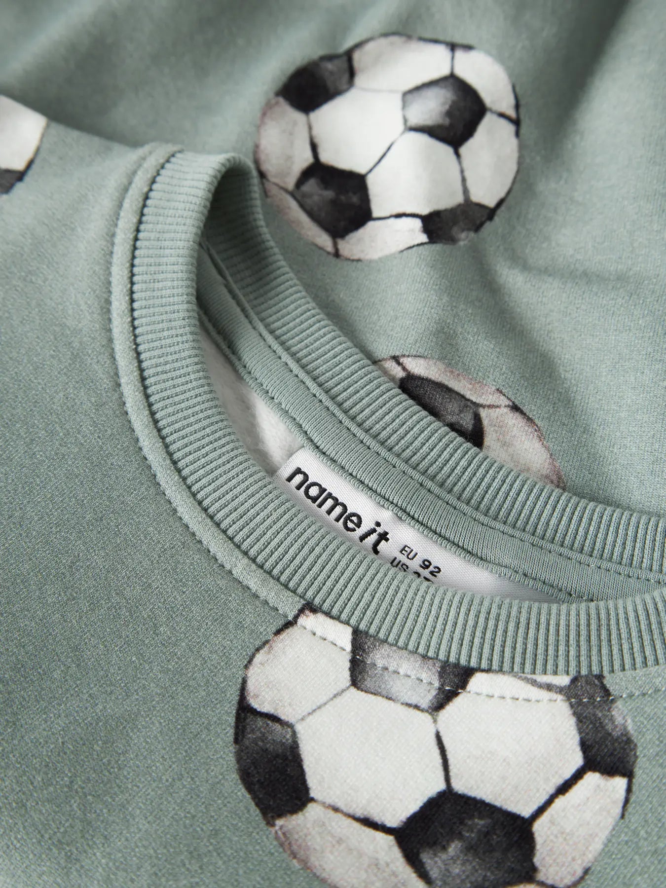 Name it: sweater Football green