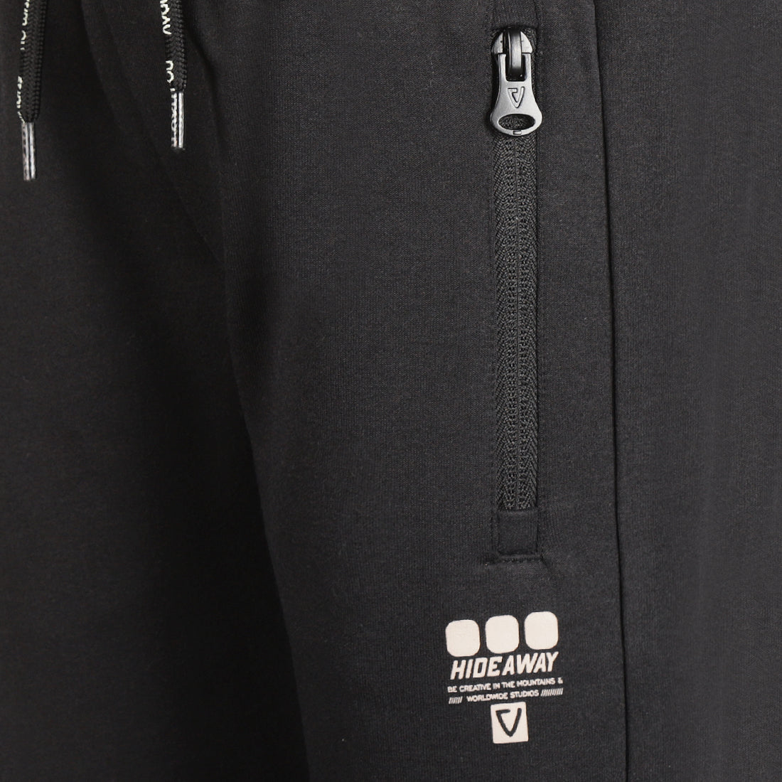 No way monday: jogging pants