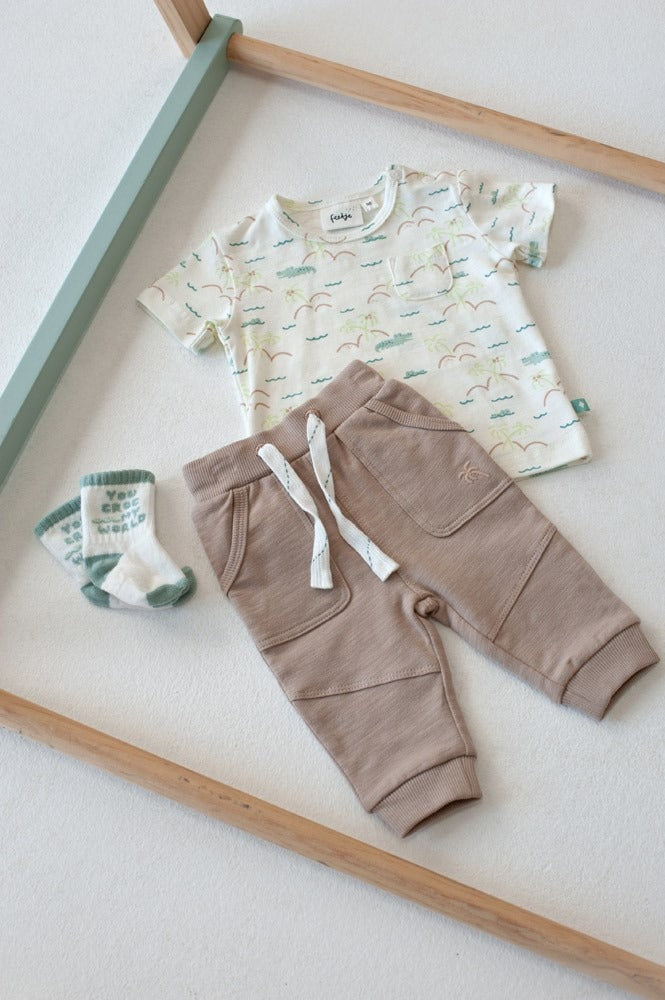 Feetje:You croc my world: broek taupe