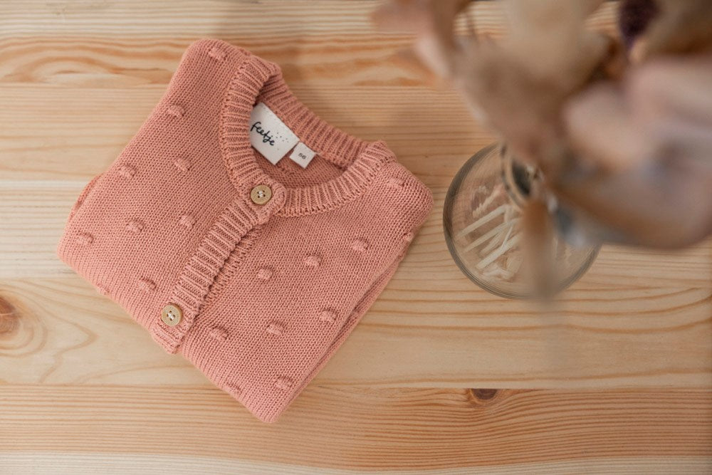 Feetje:sending love: vestje gebreid: terra pink