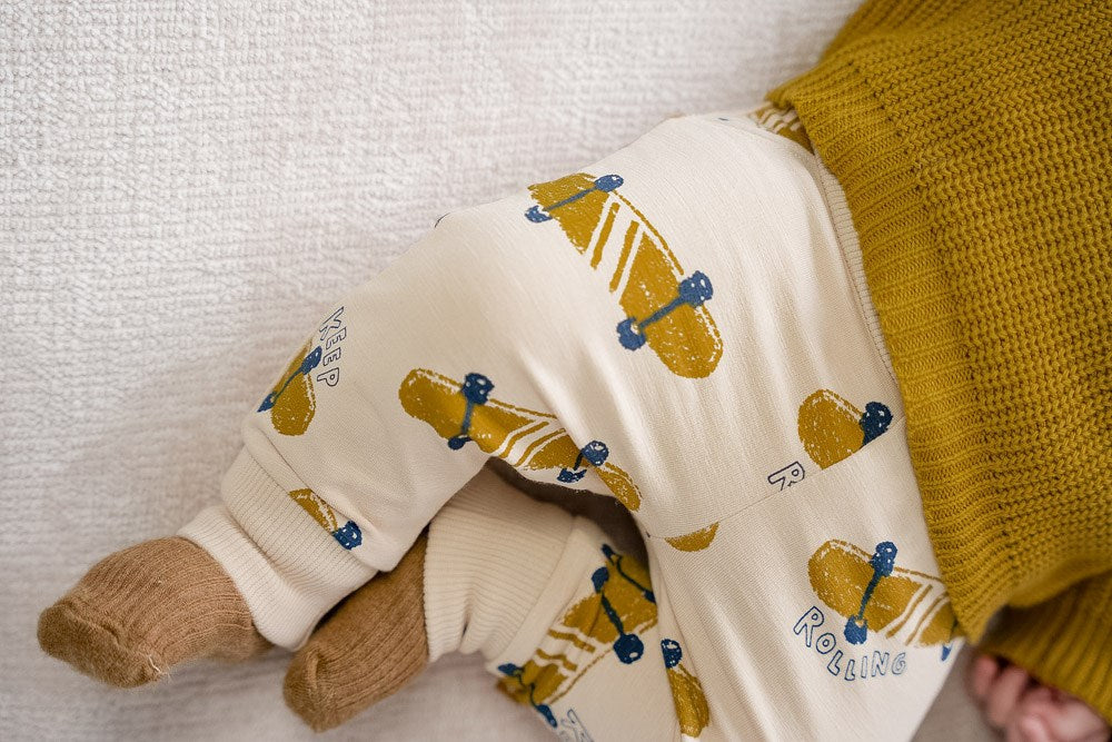 Feetje:Keep rolling: broek sand