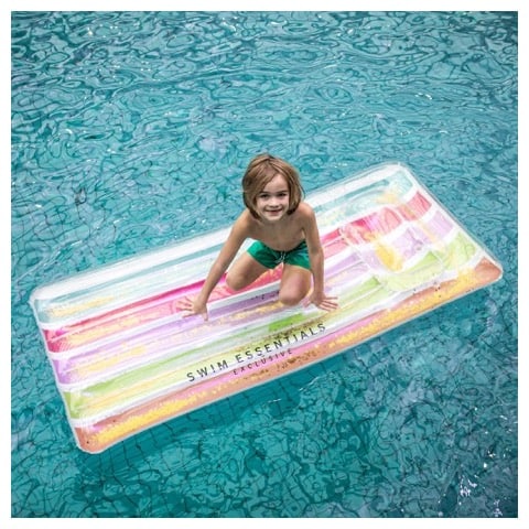 Swim Essentials: Opblaasbaar Regenboog glitter luchtbed