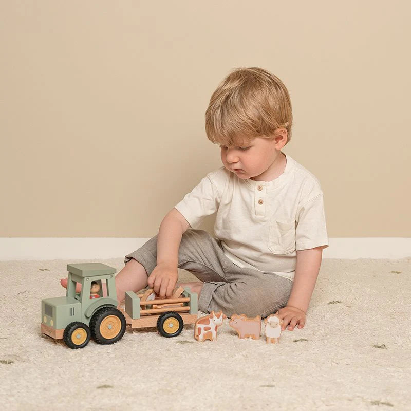 Little Dutch: Little farm:houten tractor met trailer