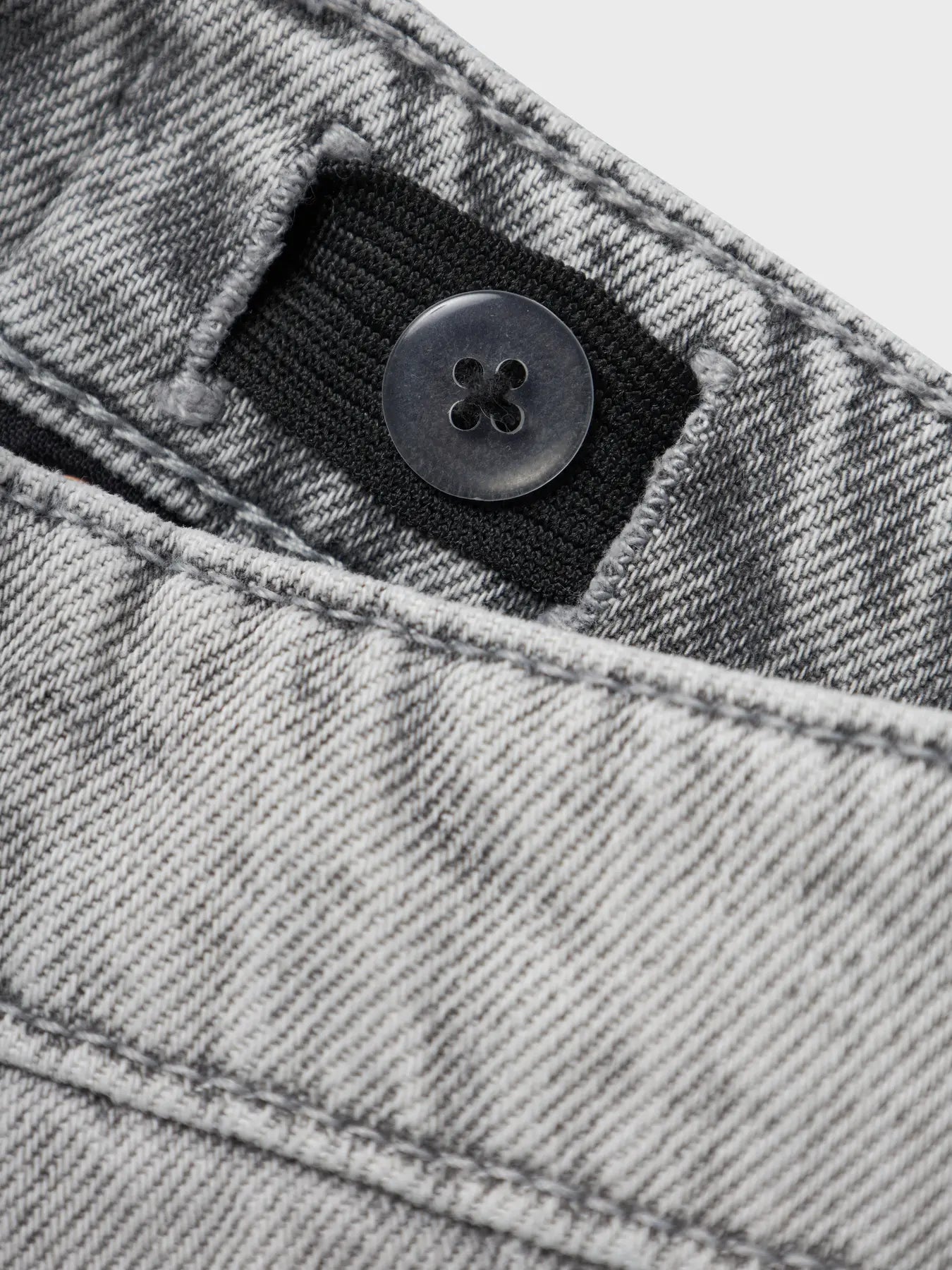 Name it: Vince: straight light grey denim