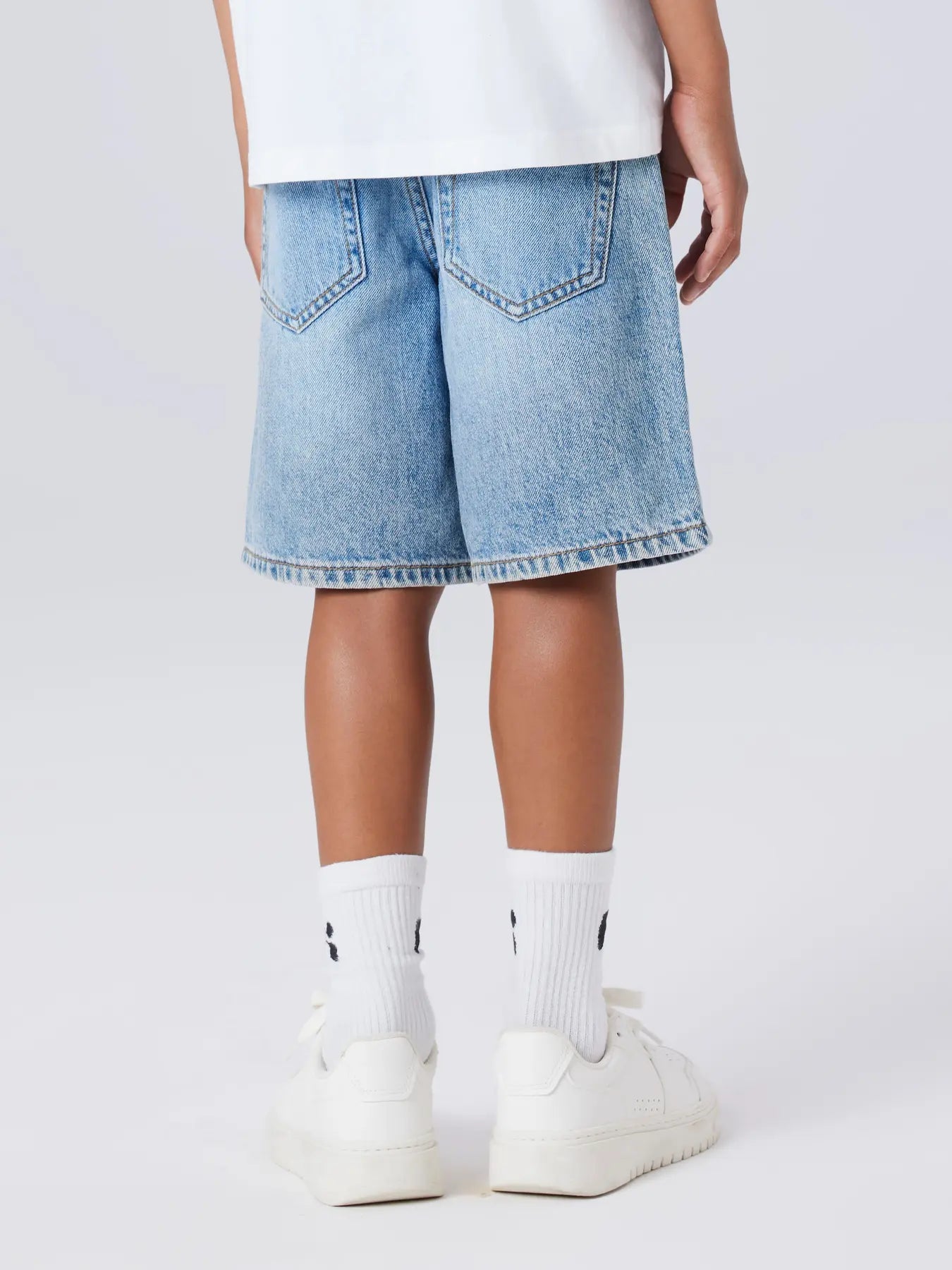 Name it:Bart: Baggy short light blue bleached denim