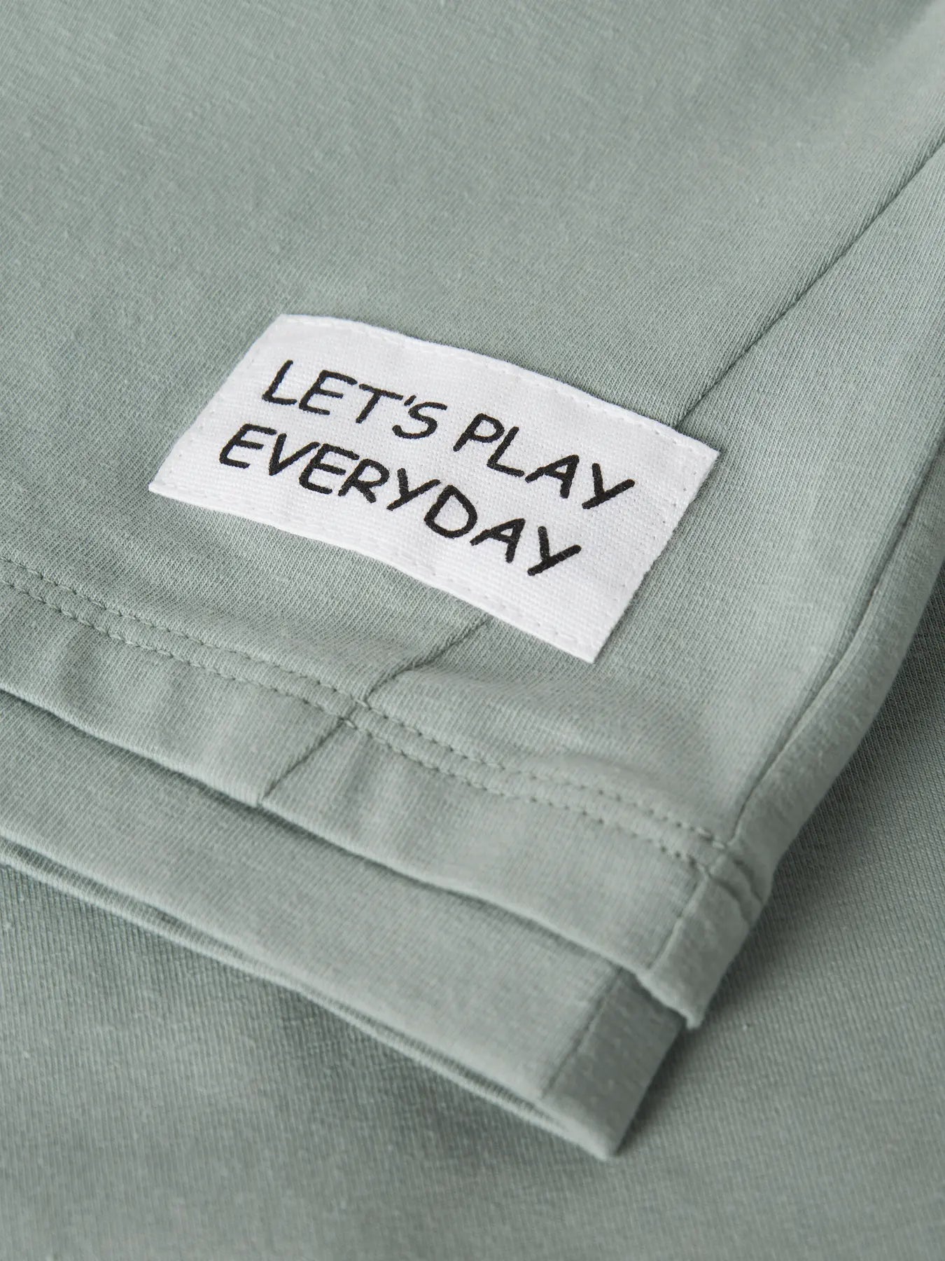 Name it: Shirt green "Let's play everyday"