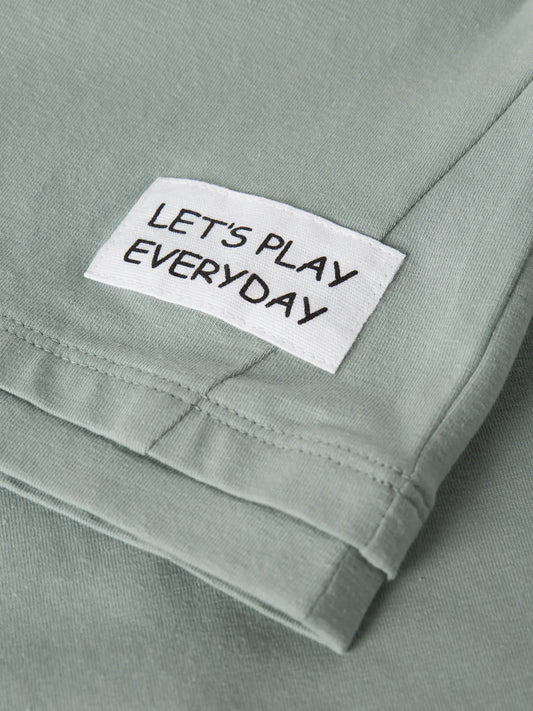 Name it: Shirt green "Let's play everyday"