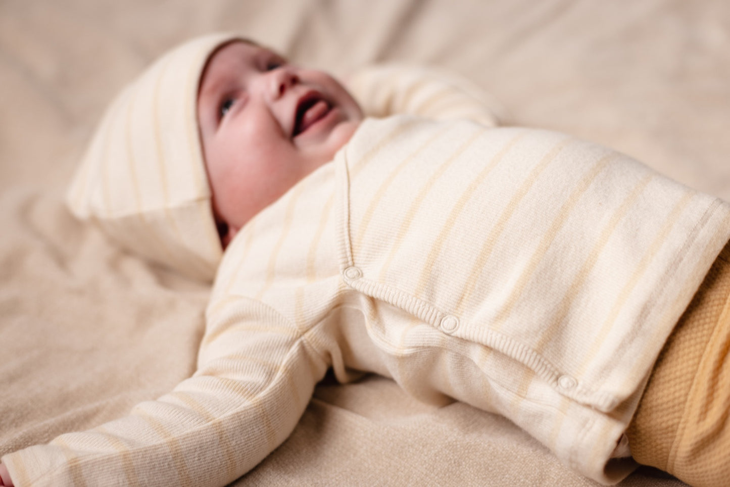 Levv:FLOOR: muts creme stripe