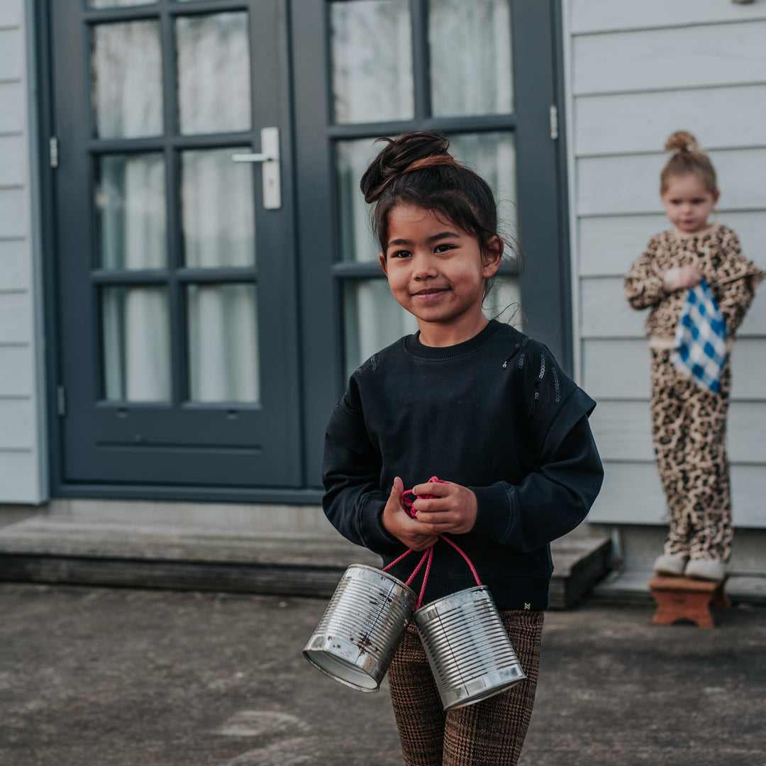 Koko Noko: sweater zwart met pailletten