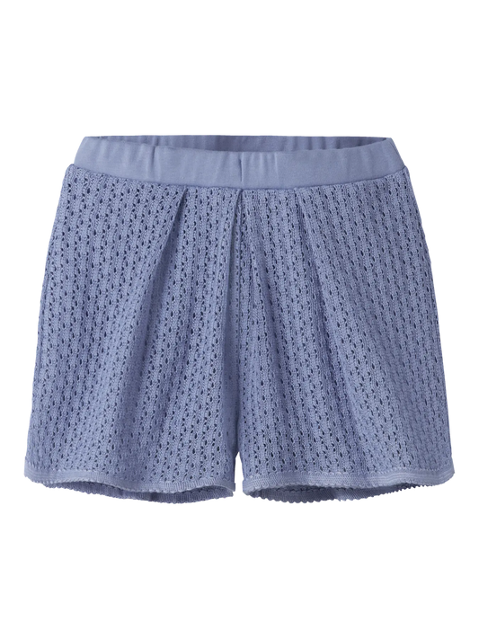 Name it: short  kant Lila