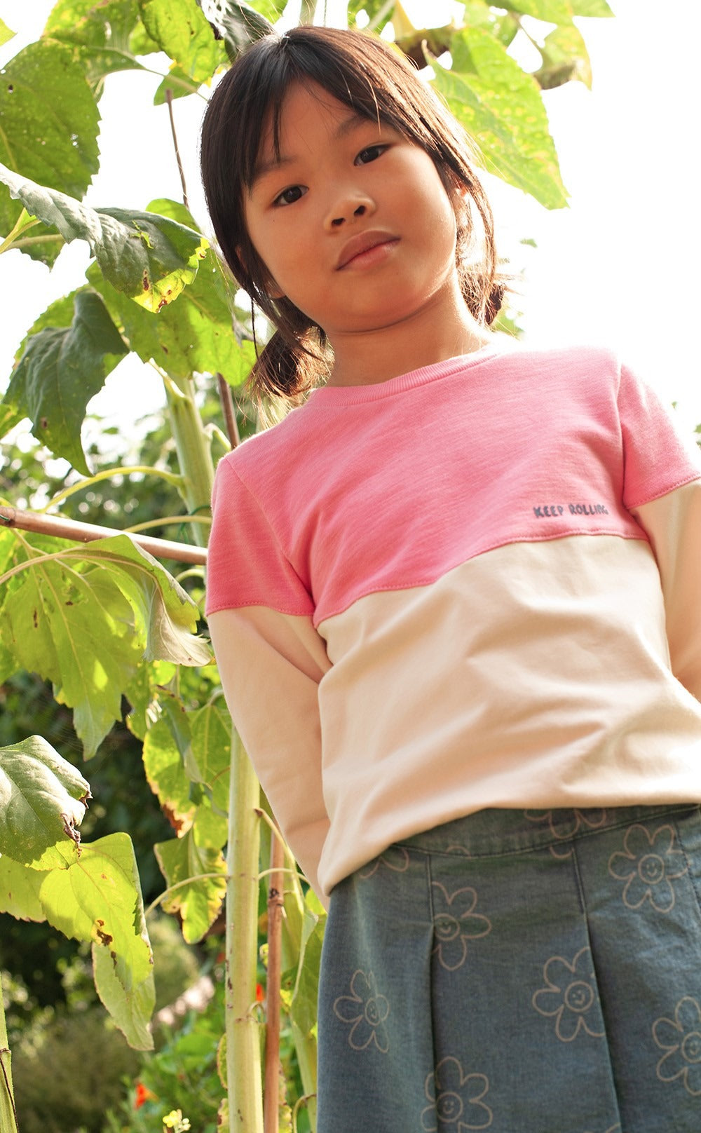 Jubel:Rolling into spring: denim skort bloem