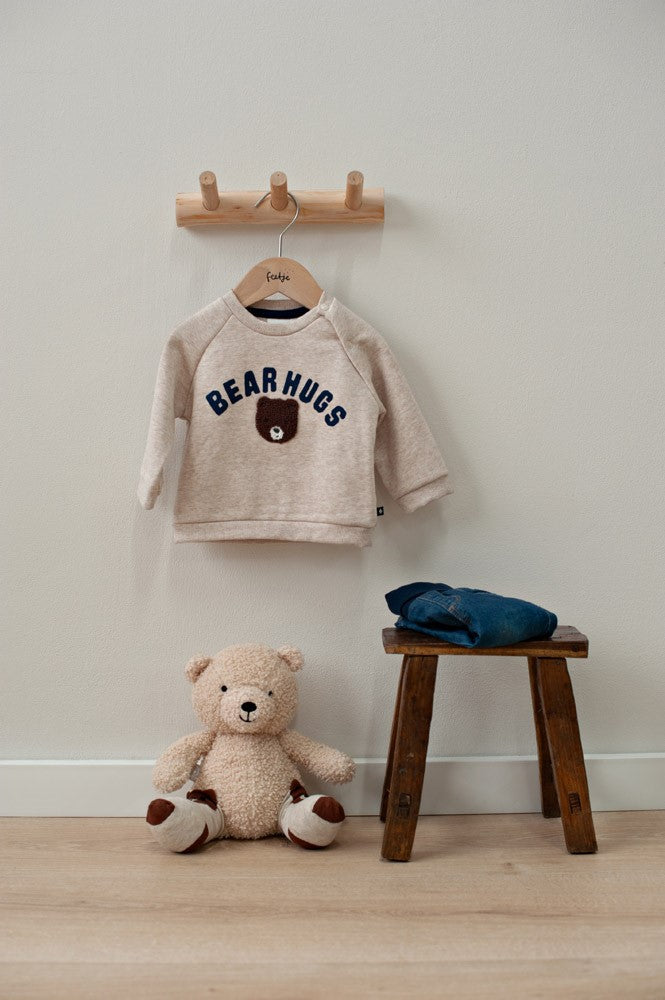 Feetje: Beep beep: sweater  "Bear hugs"