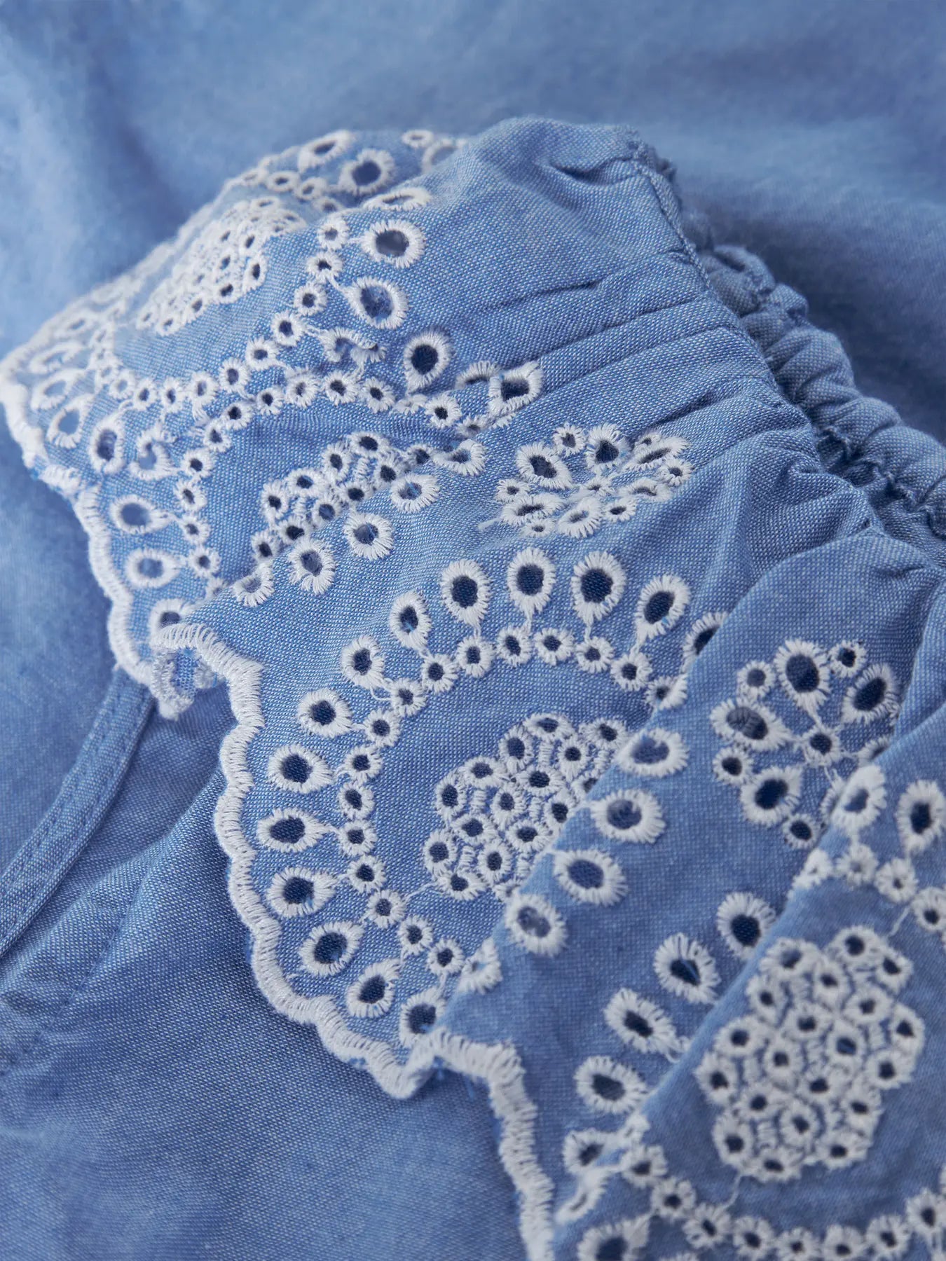 Name it: top met kant half schouder