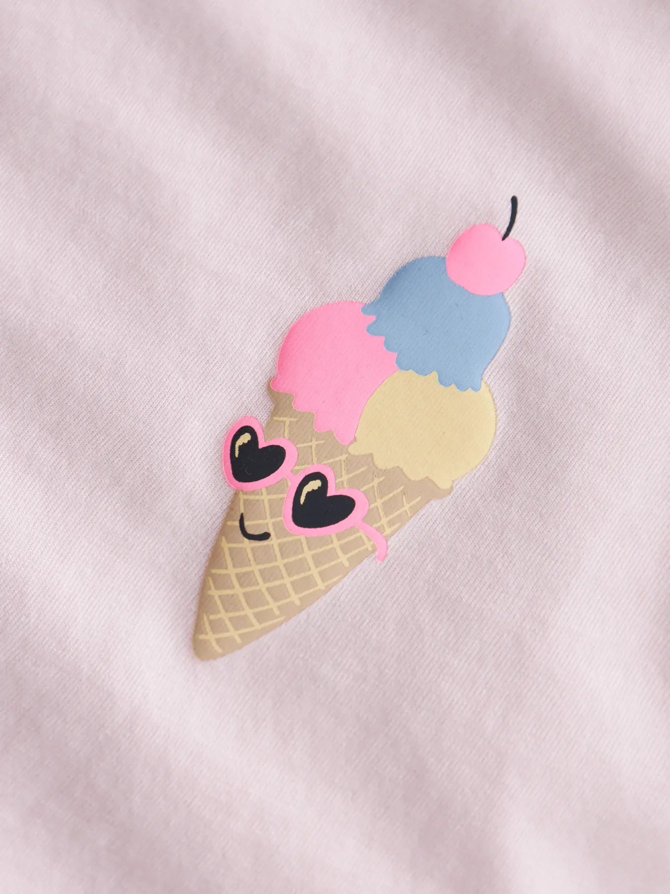 Name it: shirt light pink ice cream