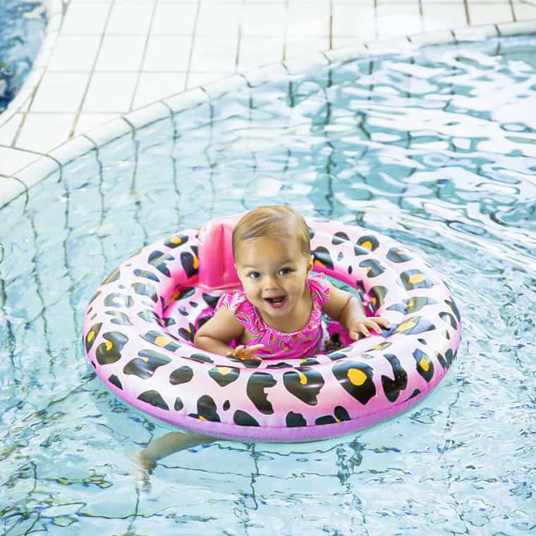 Swim essentials: Opblaasbare Rose Goud Panter Zwemzitje